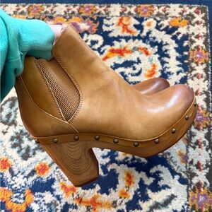 Womens Korkease Deilia Booties